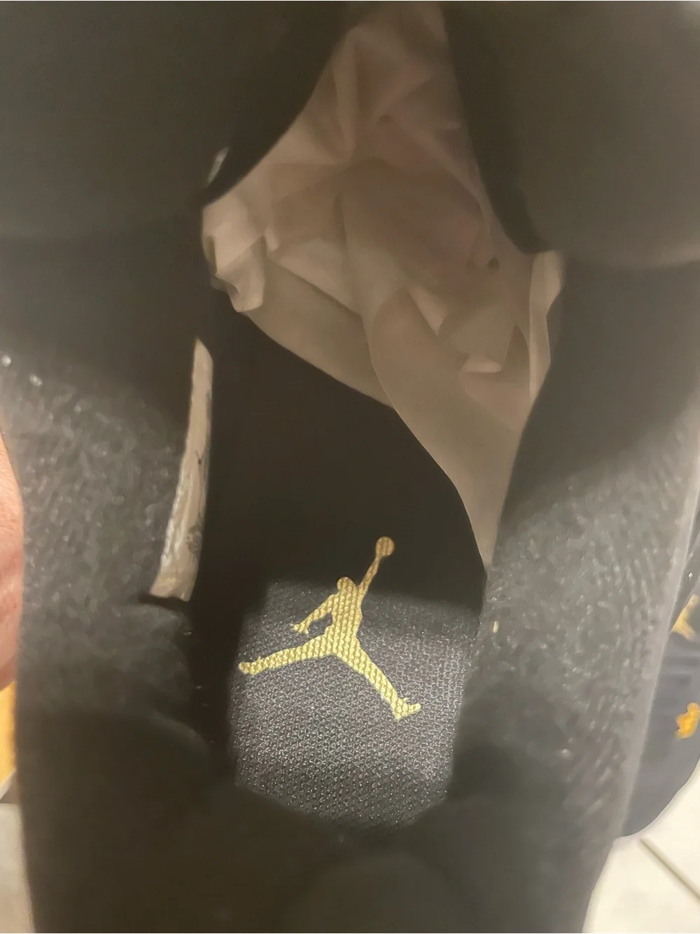 Jordan4 royalty Men’s Retro Sneakers (no box) was damaged